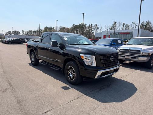 2024 Nissan Titan SV