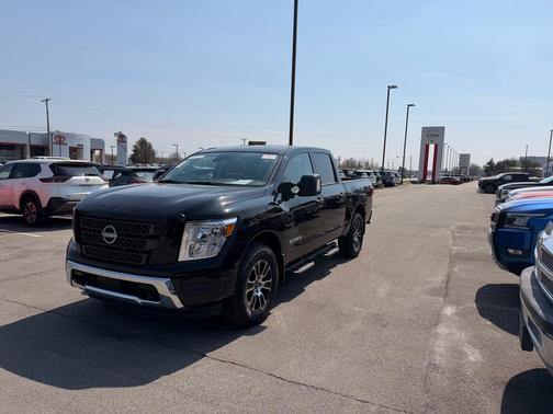2024 Nissan Titan SV