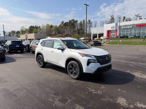 Everest White Pearl Tricoat 2026 Nissan Rogue SV