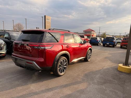 Scarlet Ember Tintcoat 2026 Nissan Pathfinder Platinum