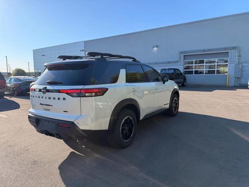 Pearl White Tricoat/Super Black 2023 Nissan Pathfinder Rock Creek