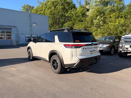Pearl White Tricoat/Super Black 2023 Nissan Pathfinder Rock Creek