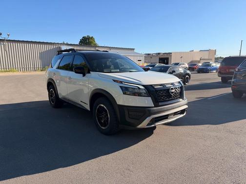 Pearl White Tricoat/Super Black 2023 Nissan Pathfinder Rock Creek