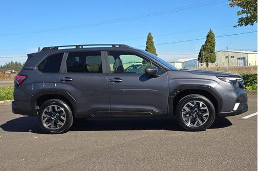 Magnetite Gray Metallic 2025 Subaru Forester Premium