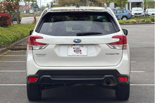 Crystal White Pearl 2024 Subaru Forester Premium