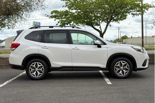 Crystal White Pearl 2024 Subaru Forester Premium