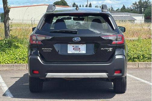 Crystal Black Silica 2025 Subaru Outback Limited XT