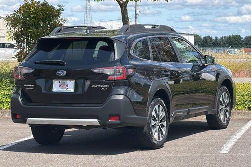 Crystal Black Silica 2025 Subaru Outback Limited XT