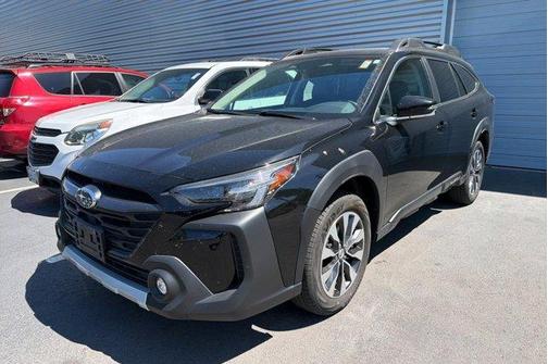 Crystal Black Silica 2025 Subaru Outback Limited XT
