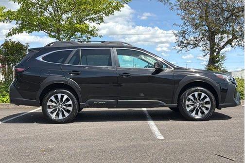 Crystal Black Silica 2025 Subaru Outback Limited XT