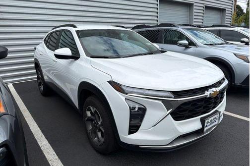 Summit White 2025 Chevrolet Trax LT