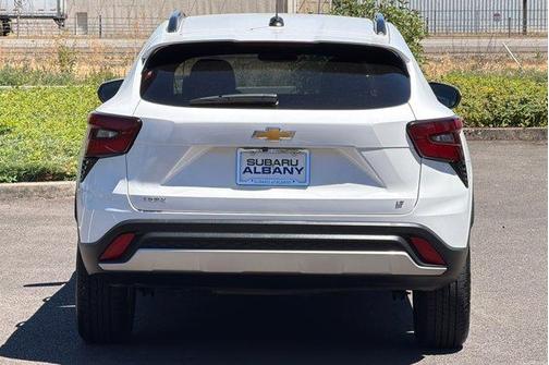 Summit White 2025 Chevrolet Trax LT