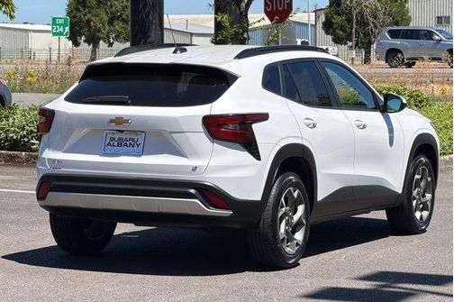Summit White 2025 Chevrolet Trax LT