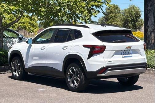 Summit White 2025 Chevrolet Trax LT