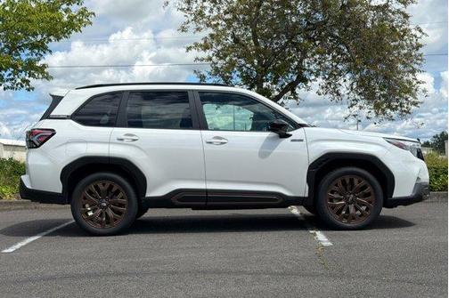 Crystal White Pearl 2025 Subaru Forester Hybrid Sport