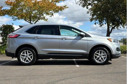 Silver Metallic 2024 Ford Edge SEL