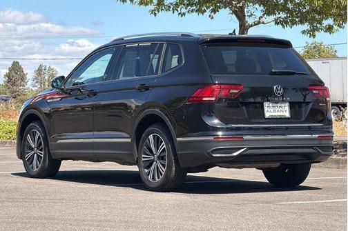 Deep Black Pearl Effect 2024 Volkswagen Tiguan 2.0T Wolfsburg Edition