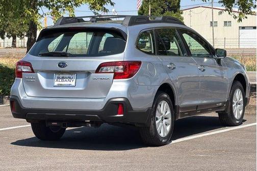 Ice Silver Metallic 2019 Subaru Outback 2.5i