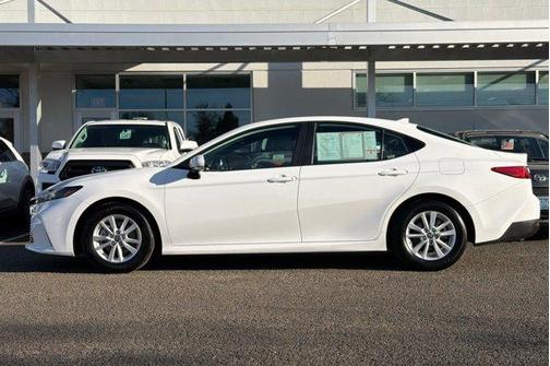 Ice 2025 Toyota Camry LE