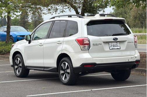 Crystal White Pearl 2018 Subaru Forester 2.5i Premium