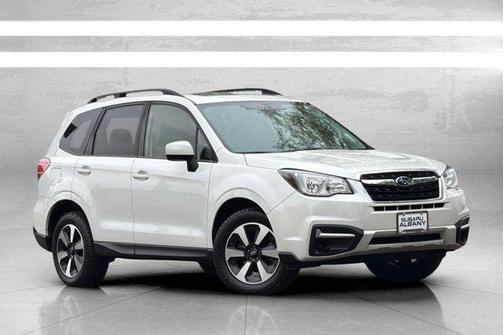 Crystal White Pearl 2018 Subaru Forester 2.5i Premium