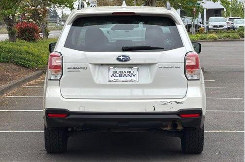Crystal White Pearl 2018 Subaru Forester 2.5i Premium