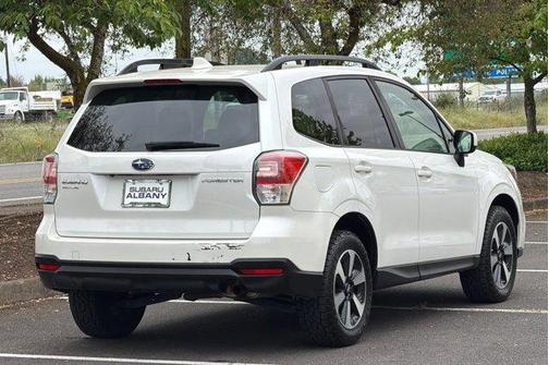 Crystal White Pearl 2018 Subaru Forester 2.5i Premium
