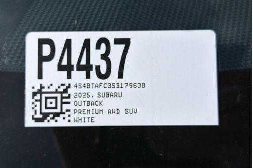 Crystal White Pearl 2025 Subaru Outback Premium