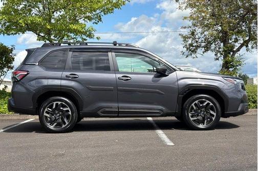 Magnetite Gray Metallic 2025 Subaru Forester Limited