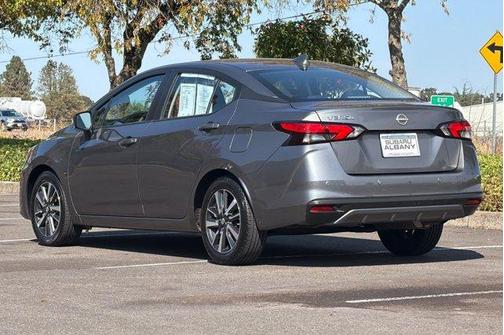 Gun Metallic 2025 Nissan Versa 1.6 SV
