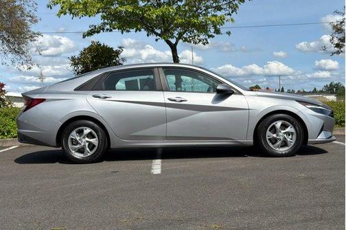 Shimmering Silver Pearl 2021 Hyundai ELANTRA SE