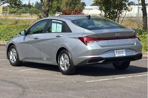 Shimmering Silver Pearl 2021 Hyundai ELANTRA SE