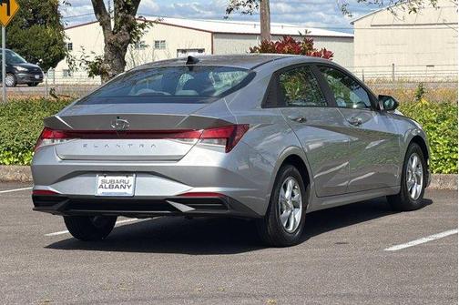 Shimmering Silver Pearl 2021 Hyundai ELANTRA SE