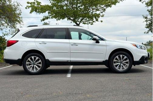 Crystal White Pearl 2017 Subaru Outback 2.5i Touring