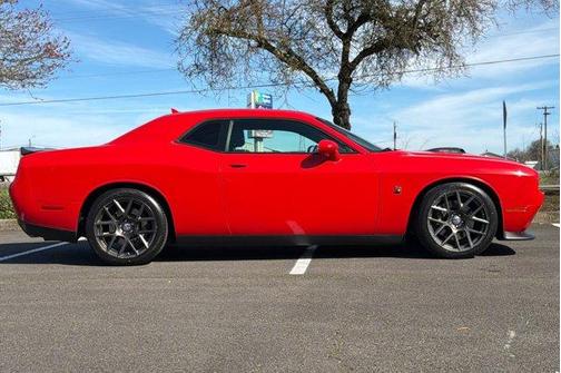 2016 Dodge Challenger 392 Hemi Scat Pack Shaker