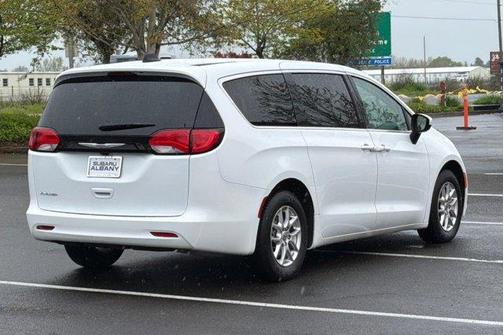 2023 Chrysler Voyager LX