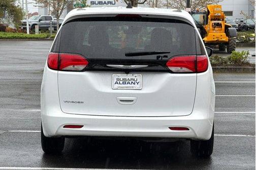 2023 Chrysler Voyager LX