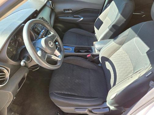 Aspen White Tricoat 2024 Nissan Kicks SV