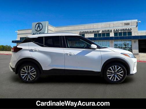 Aspen White Tricoat 2024 Nissan Kicks SV