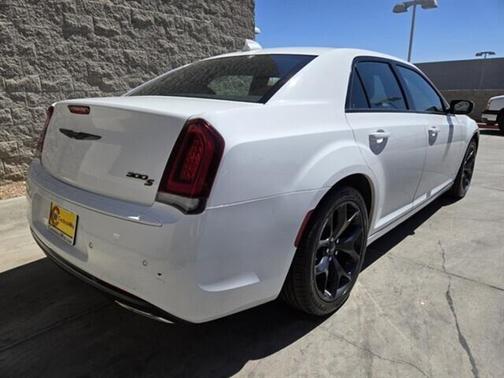 2022 Chrysler 300 S