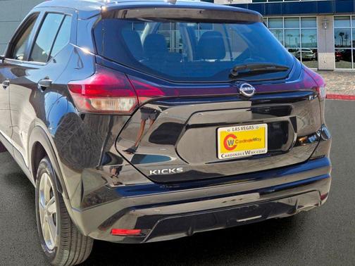 Super Black 2024 Nissan Kicks S