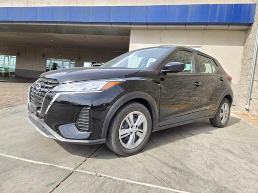 Super Black 2024 Nissan Kicks S