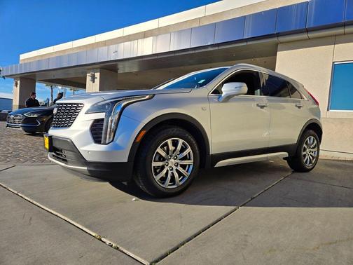 2022 Cadillac XT4 Premium Luxury