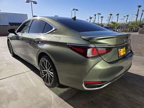 2023 Lexus ES 300h Base