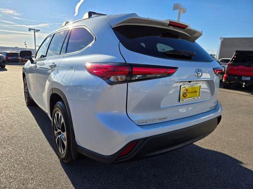 Wind Chill Pearl 2022 Toyota Highlander XLE