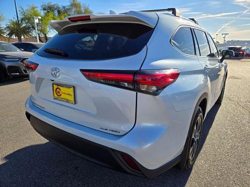 Wind Chill Pearl 2022 Toyota Highlander XLE