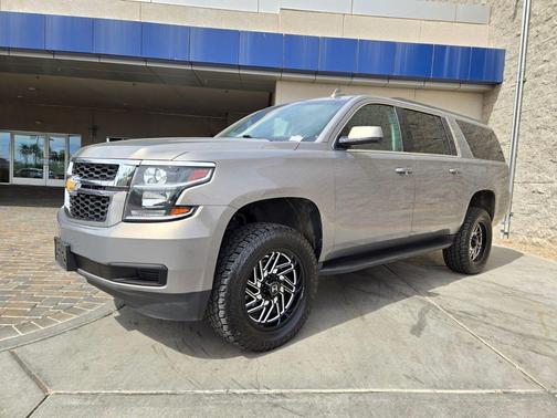 Pepperdust Metallic 2018 Chevrolet Suburban LT