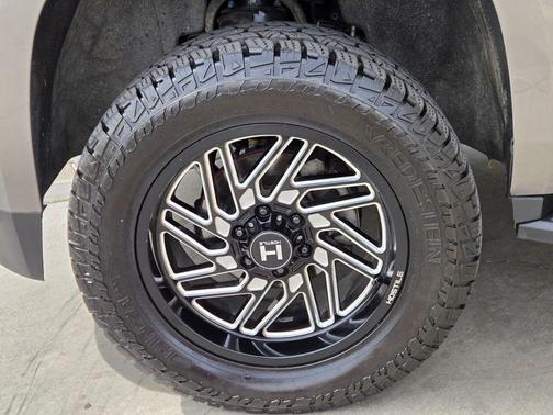 Pepperdust Metallic 2018 Chevrolet Suburban LT