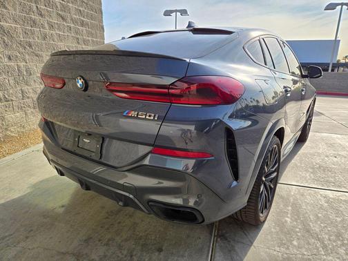 2022 BMW X6 M50i