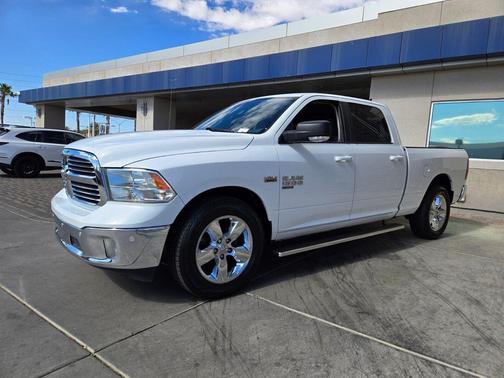 Bright White Clearcoat 2019 RAM 1500 Big Horn